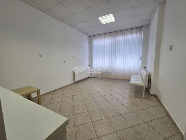 Eladó kereskedelmi és ipari ingatlan Szeged 71 nm