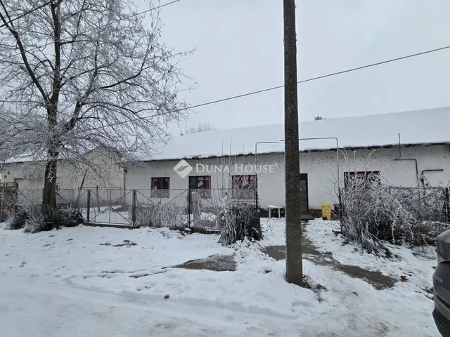 Eladó ház Pusztaszer 255 nm