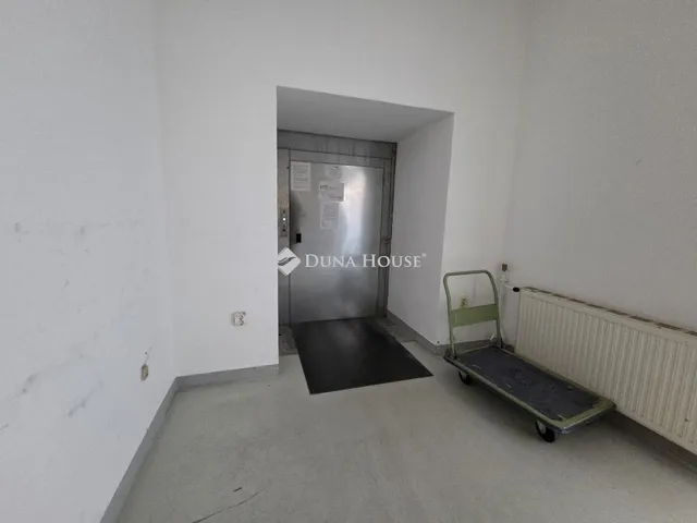 Eladó kereskedelmi és ipari ingatlan Szeged, Újszeged 6929 nm