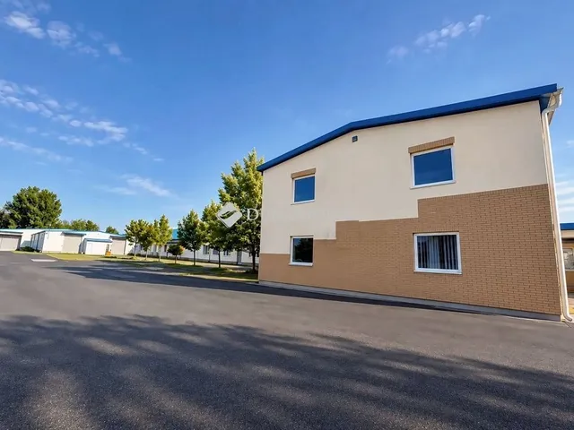 Kiadó kereskedelmi és ipari ingatlan Hódmezővásárhely 2400 nm