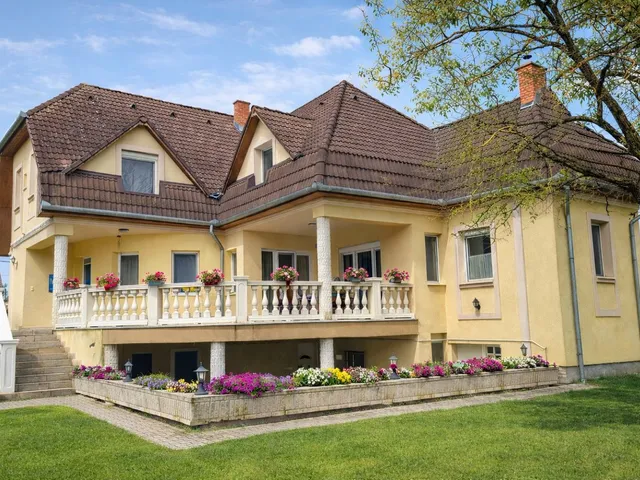 Eladó ház Nyíregyháza, Sóstóhegy 251 nm