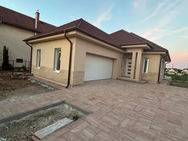Eladó ház Nyíregyháza, Oros 163 nm