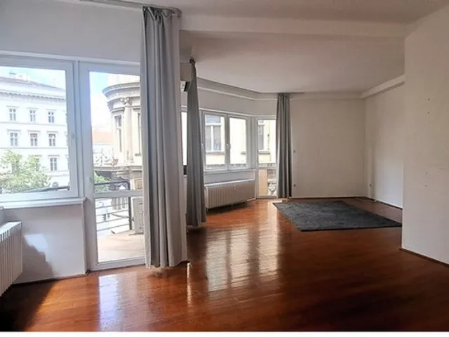 Eladó lakás Budapest VI. kerület, Nagykörúton belüli terület 120 nm