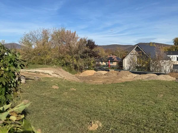 Eladó telek Pilisvörösvár 985 nm