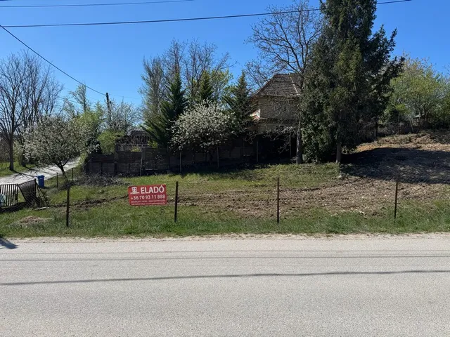 Eladó telek Pilisjászfalu 1835 nm