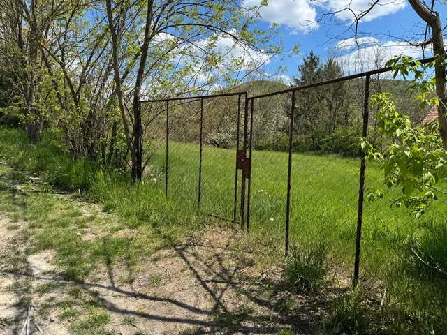 Eladó telek Pilisjászfalu 1835 nm