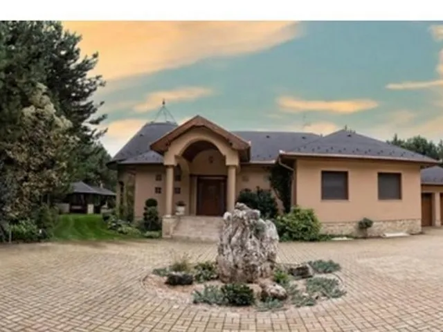 Eladó ház Kecskemét, Belsőnyír 320 nm