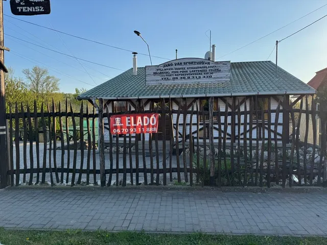 Eladó kereskedelmi és ipari ingatlan Sóskút 155 nm
