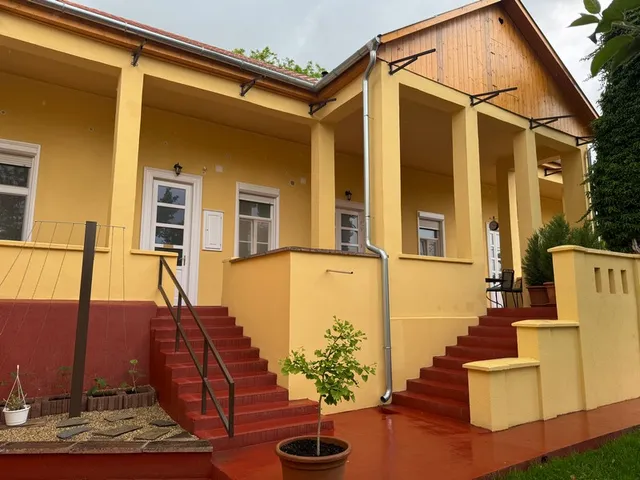 Eladó ház Aszód 320 nm