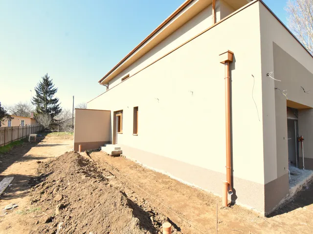 Eladó lakás Debrecen, Júliatelep 125 nm