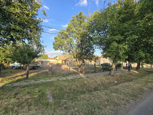 Eladó telek Dombóvár 522 nm