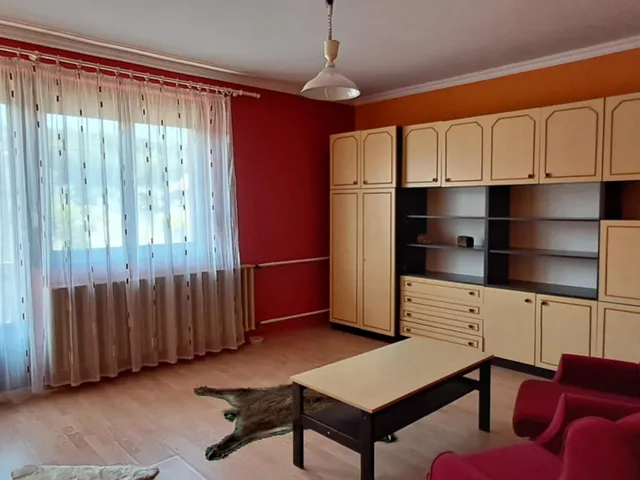 Eladó ház Eszteregnye 240 nm