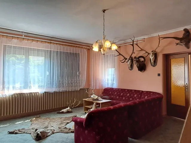 Eladó ház Eszteregnye 240 nm