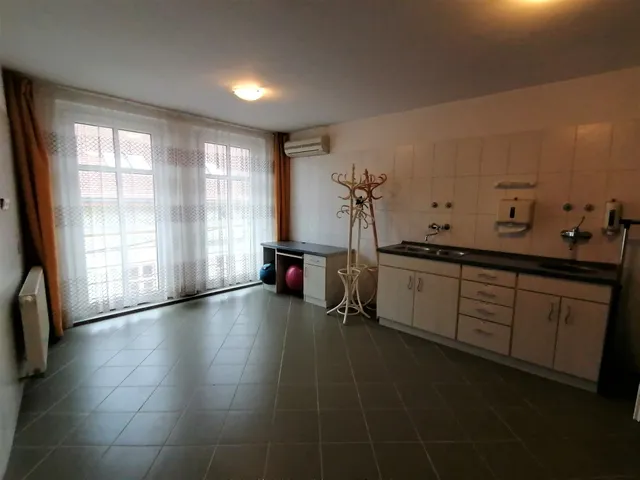 Eladó kereskedelmi és ipari ingatlan Kecskemét, Belváros 206 nm