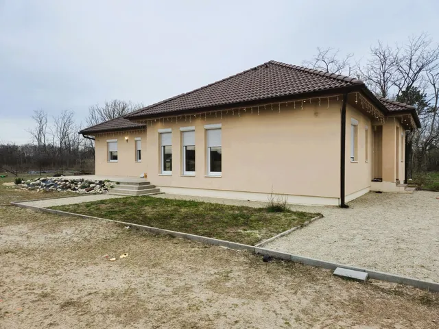 Eladó ház Helvécia 140 nm