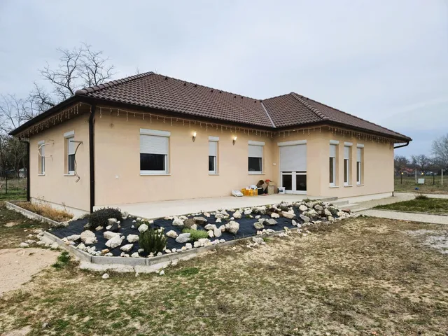 Eladó ház Helvécia 140 nm