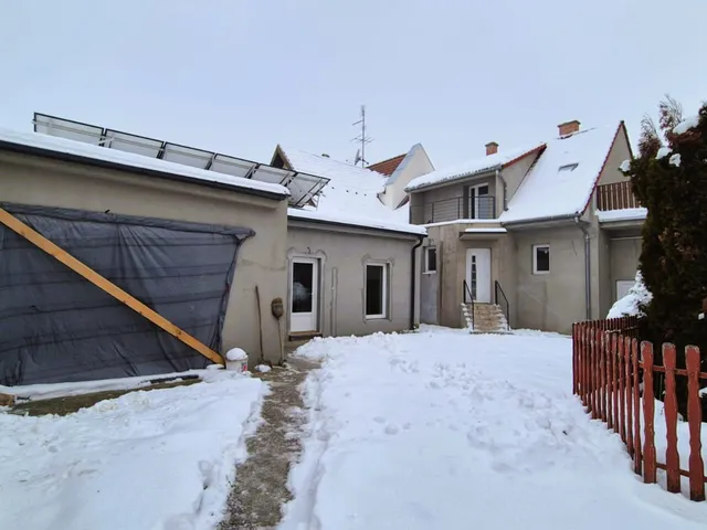 Eladó ház Kecskemét, Máriaváros 223 nm