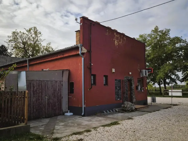 Eladó kereskedelmi és ipari ingatlan Kecskemét 104 nm