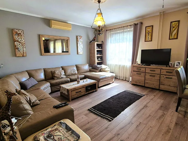 Eladó ház Kunszállás 222 nm
