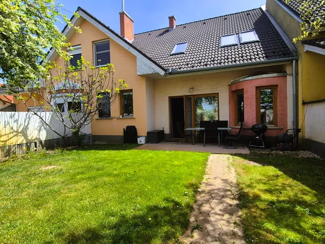 Eladó ház Kecskemét, Hollandfalu 200 nm