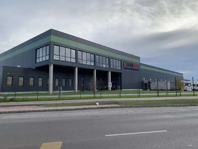 Kiadó kereskedelmi és ipari ingatlan Jászfényszaru 12000 nm