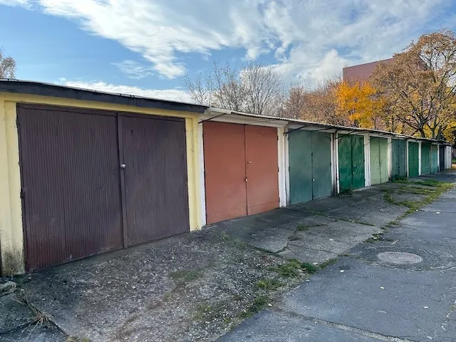 Eladó garázs Miskolc, Győri kapu 17 nm