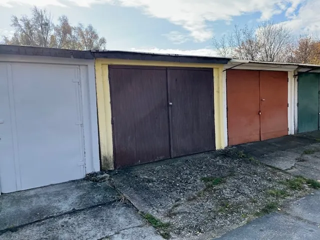 Eladó garázs Miskolc, Győri kapu 17 nm