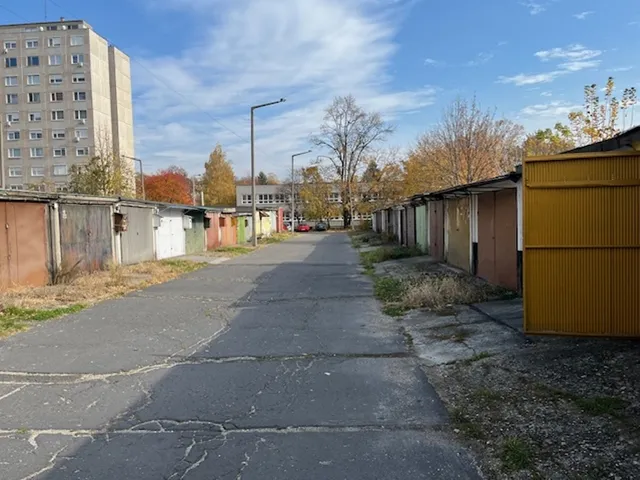 Eladó garázs Miskolc, Győri kapu 17 nm