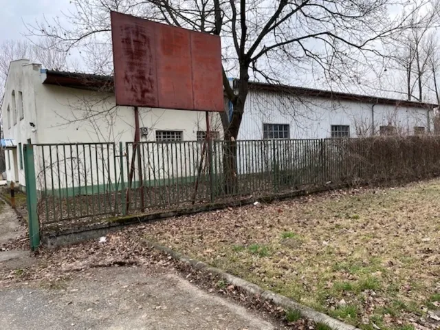 Kiadó kereskedelmi és ipari ingatlan Tiszaújváros 680 nm