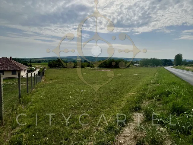 Eladó telek Látrány 3942 nm