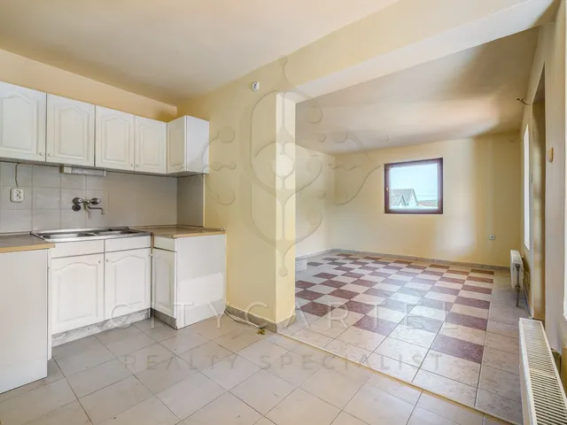 Eladó ház Kőröshegy 250 nm