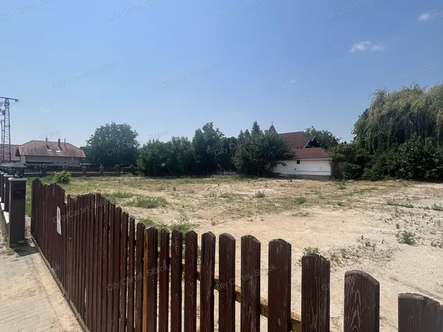 Eladó telek Kőröshegy 816 nm