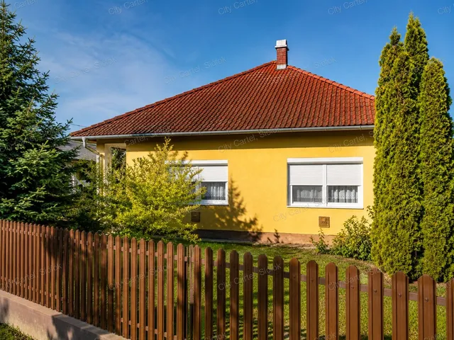Eladó ház Kőröshegy 220 nm