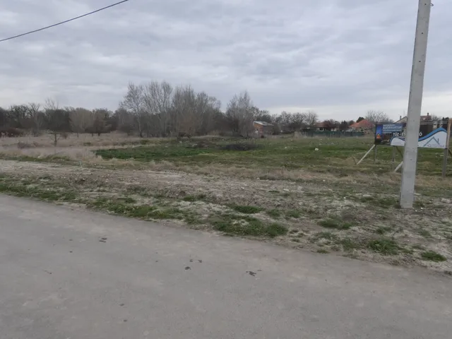 Eladó telek Deszk 790 nm