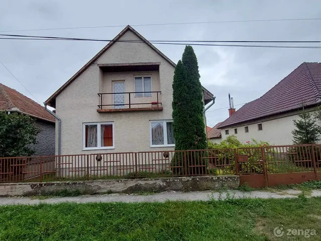 Eladó ház Besenyőtelek 220 nm