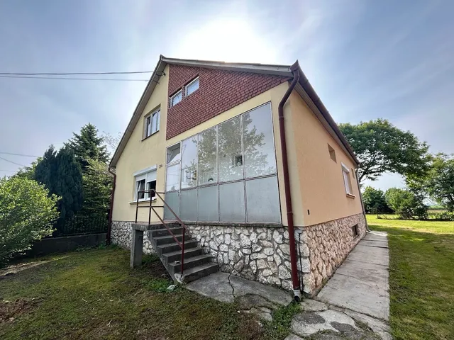 Eladó ház Farád 90 nm