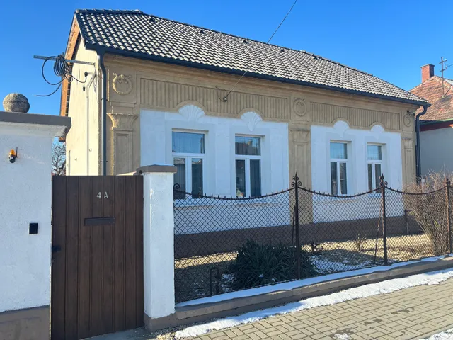 Eladó ház Szárföld, vasut 4 114 nm