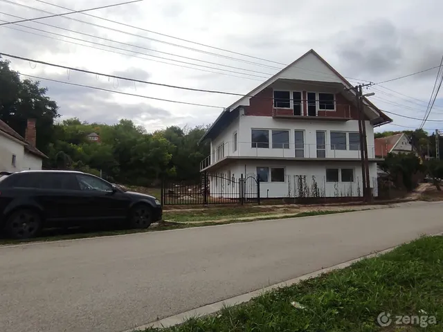 Eladó ház Dunaszekcső 300 nm