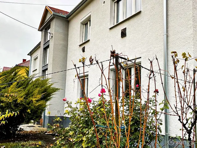 Eladó lakás Kecskemét, Hunyadiváros 77 nm