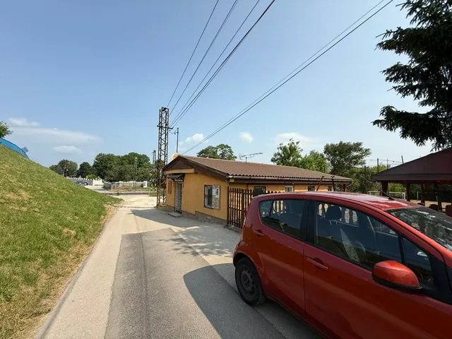 Eladó kereskedelmi és ipari ingatlan Bicske 75 nm