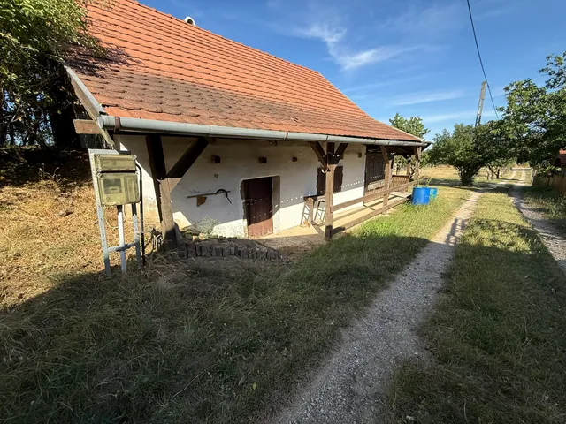 Eladó üdülő és hétvégi ház Csákvár, Kotlóhegy 61 nm