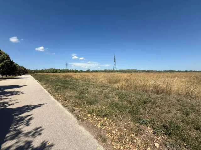 Eladó telek Újbarok 16000 nm