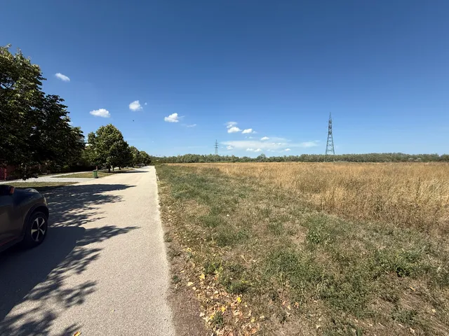Eladó telek Újbarok 16000 nm