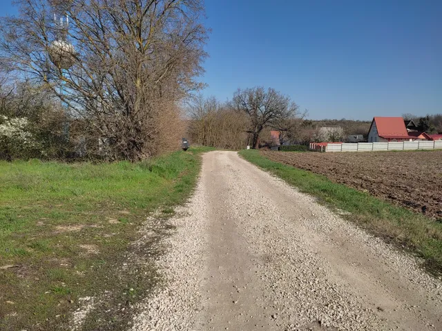 Eladó telek Mány 2042 nm