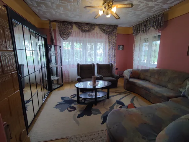 Eladó ház Vál 245 nm