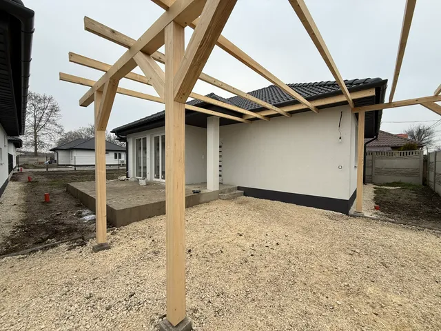 Eladó ház Bicske, Kertváros 121 nm