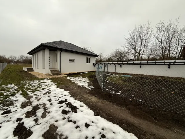 Eladó ház Mány 90 nm