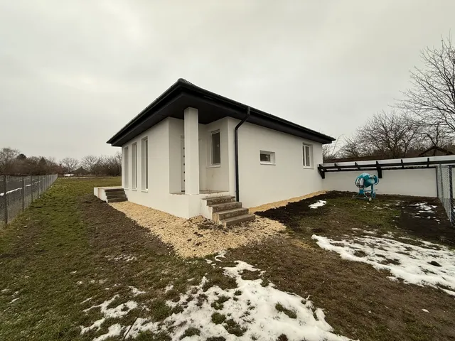 Eladó ház Mány 90 nm