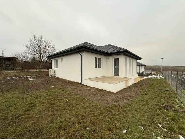 Eladó ház Mány 90 nm