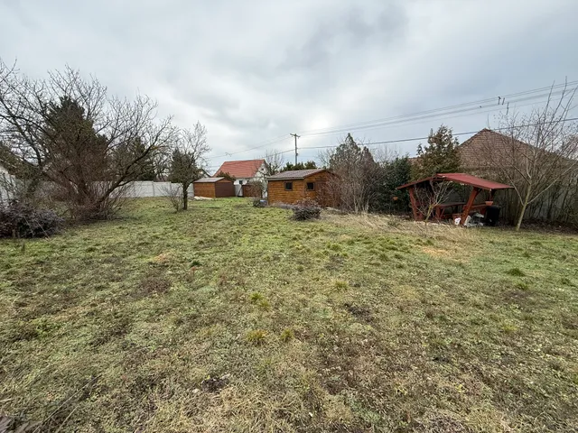 Eladó telek Újbarok 1200 nm